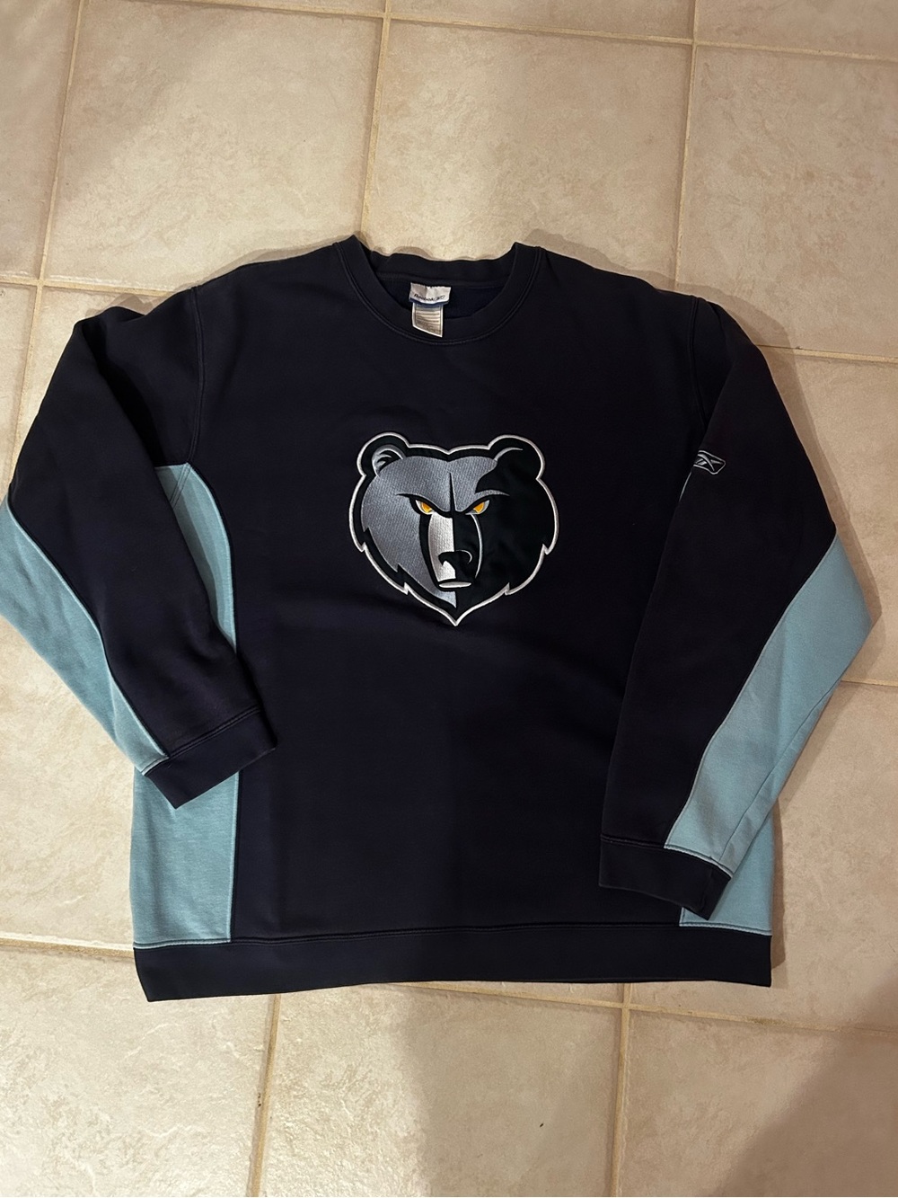 Vintage Reebok Memphis Grizzlies NBA XL Crewneck Embroidered Logo
